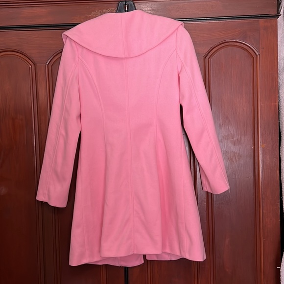 OZGZ Barbie Pink  Stylish Deep V Neck  Ruffle Flower Button Closure Size Large - Picture 6 of 9